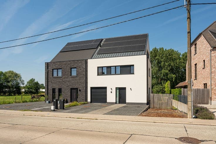 NZEB home: 4 bedrooms, 3 baths & green views