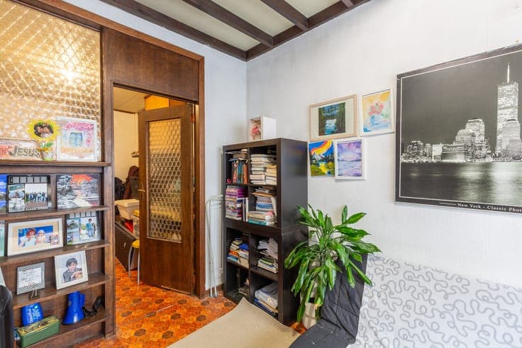 Te renoveren woning met 4 slpk en veel potentieel