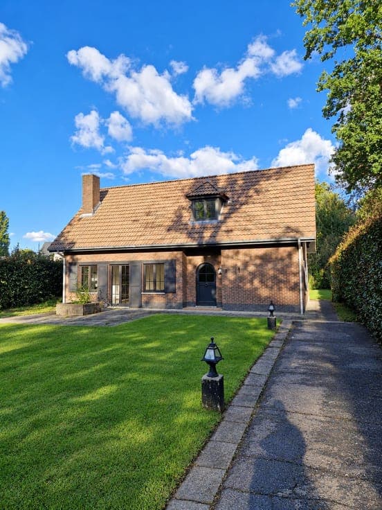 Detached Villa with Large Garden in Zonnebos