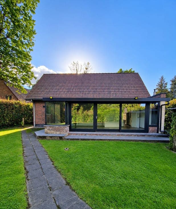 Detached Villa with Large Garden in Zonnebos