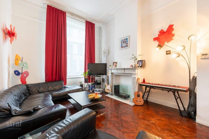 Klassevol Herenhuis met 6 slaapkamers met grote zonnige tuin