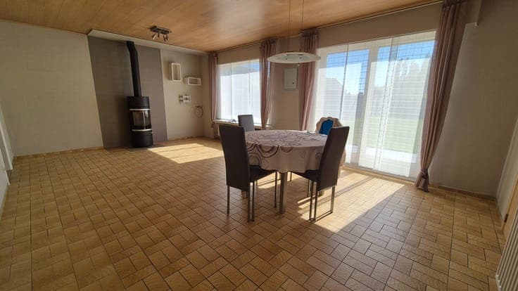 Prachtige instapklare en lichtrijke woning met 4 slpkrs, ...