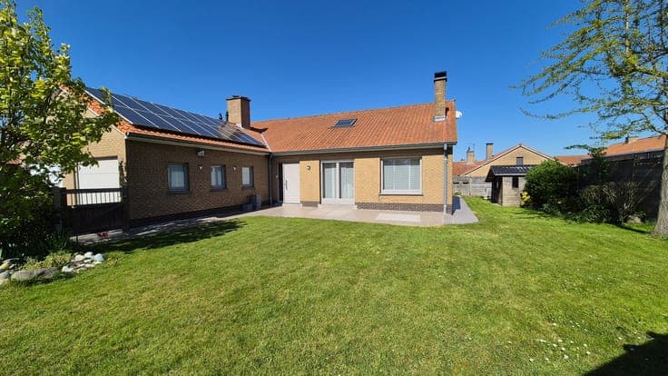 Prachtige instapklare en lichtrijke woning met 4 slpkrs, ...