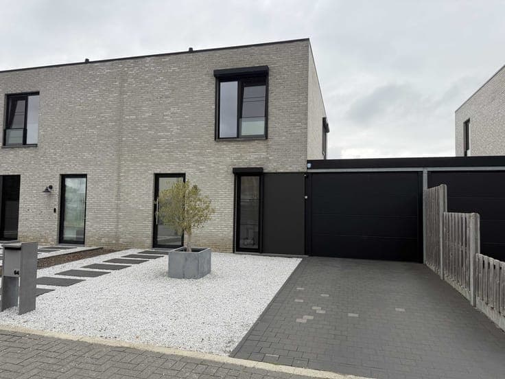 Rustig gelegen recente woning op een perceel van 4a 60ca