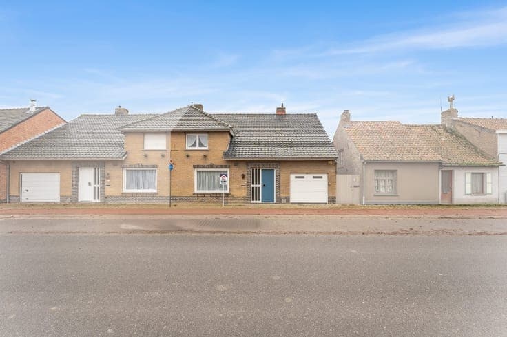 Ruime halfopen woning in het centrum van Alveringem