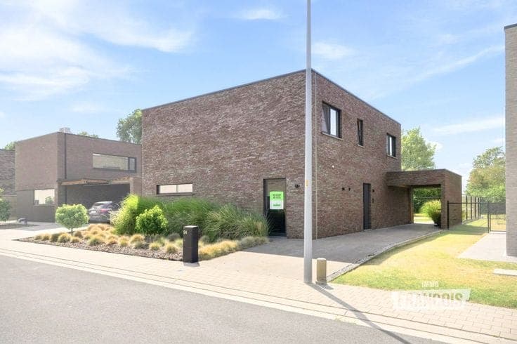 STARTING PRICE: €495,000 | Detached new-build house in Pope…