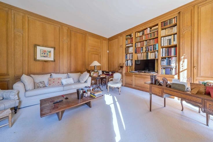 Beautiful and unique property adjacent to the Forêt de Soign