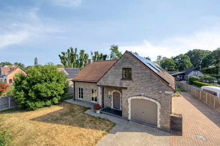 Ruime instapklare villa met 4 slaapkamers op 1.027 m²