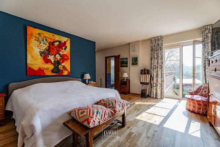 Charming historic farmhouse from 1900, fully renovated, on 3