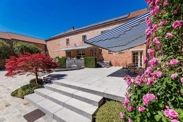 Charming historic farmhouse from 1900, fully renovated, on 3