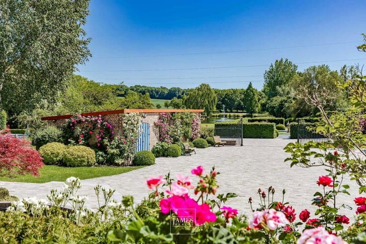 Charming historic farmhouse from 1900, fully renovated, on 3