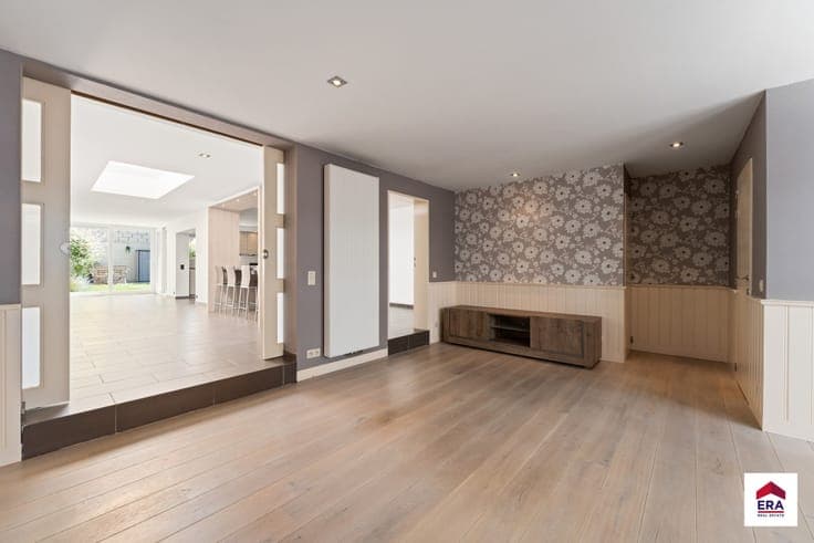 Move-in ready home in Pittem centre