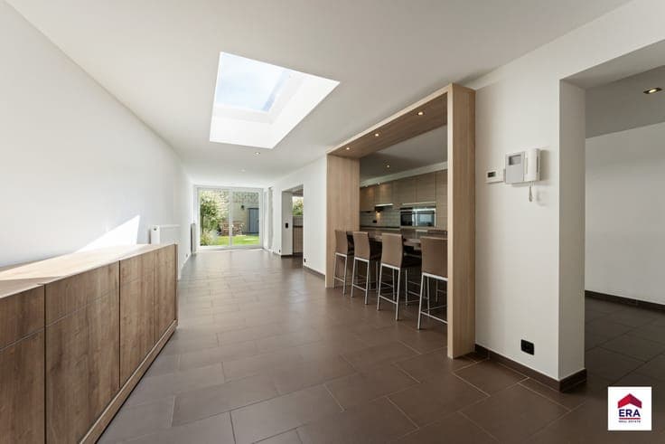 Move-in ready home in Pittem centre