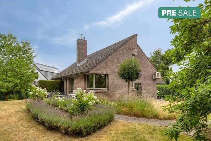 Ready-to-move house for sale with 3 bedrooms in Harelbeke