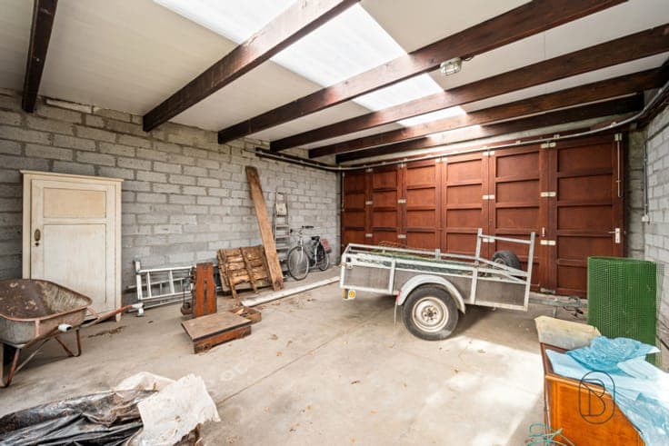 well-located home with a large sun-oriented garden