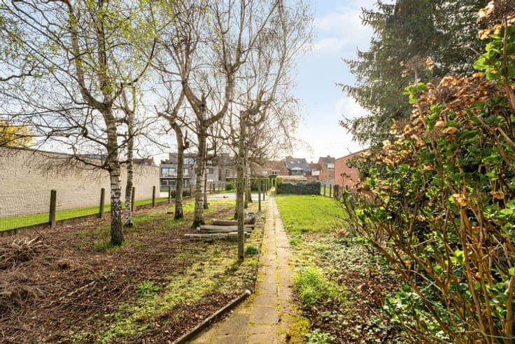well-located home with a large sun-oriented garden