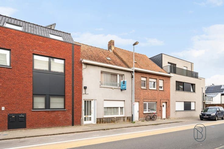 well-located home with a large sun-oriented garden