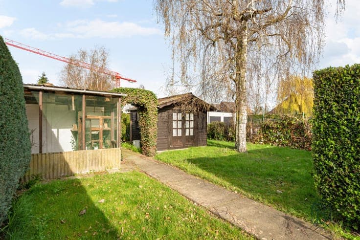 well-located home with a large sun-oriented garden
