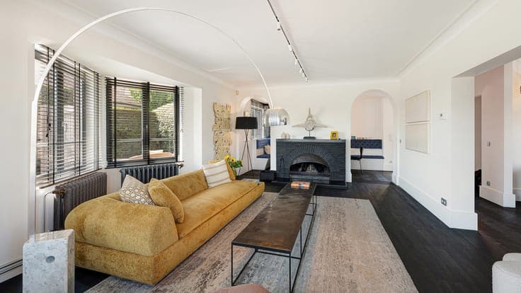 Art Deco villa for sale near the beach in the heart of Knokk