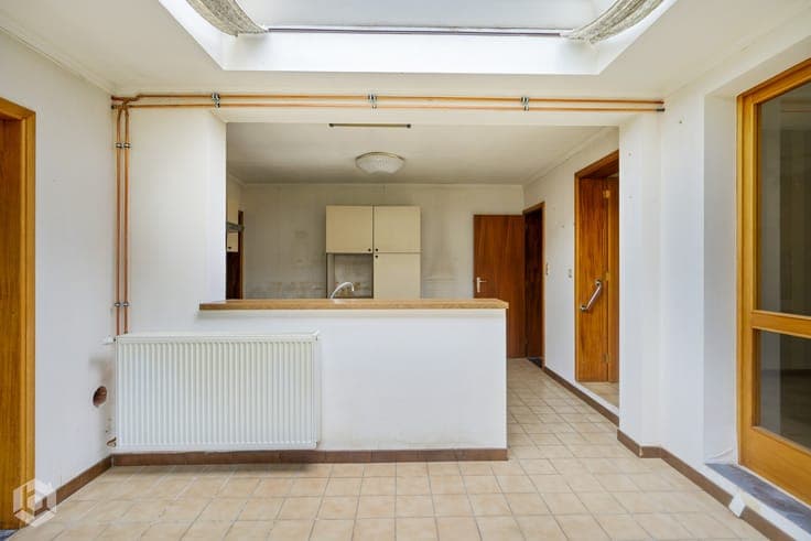 Te renoveren halfopen bebouwing met 3 slaapkamers en gara...