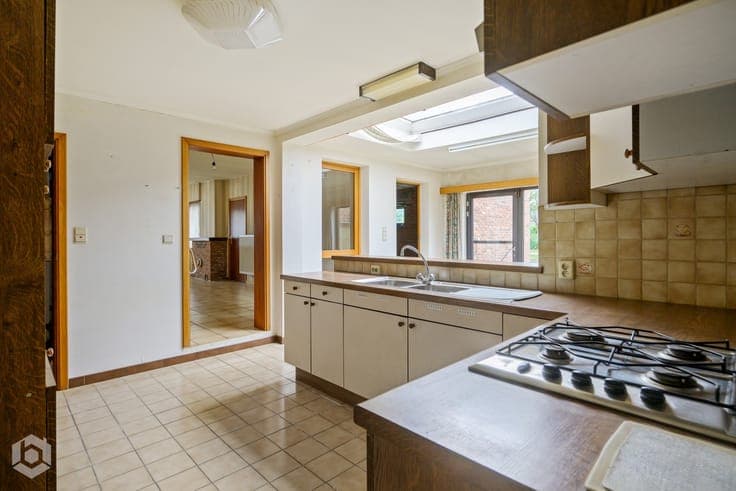Te renoveren halfopen bebouwing met 3 slaapkamers en gara...