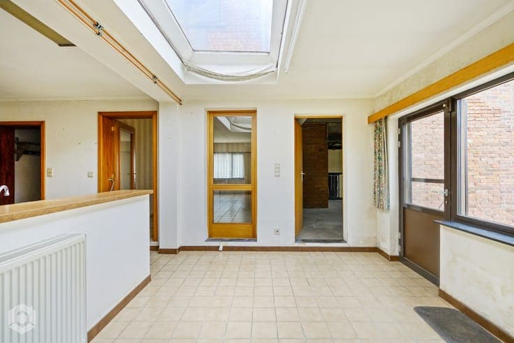 Te renoveren halfopen bebouwing met 3 slaapkamers en gara...