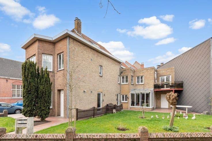 Semi-detached house with 2 units for sale in Nieuwpoort.
