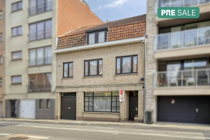 Spacious home in Ypres with city garden and indoor garage