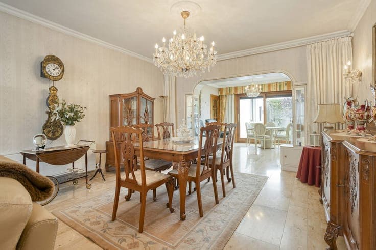 Spacious home in Ypres with city garden and indoor garage