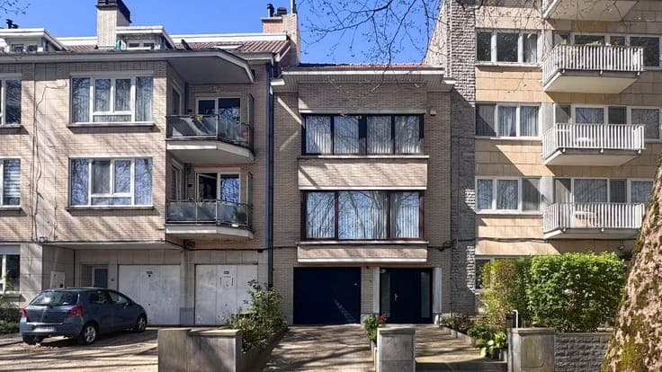 Move-in ready house of approximately 214 m² with garage and