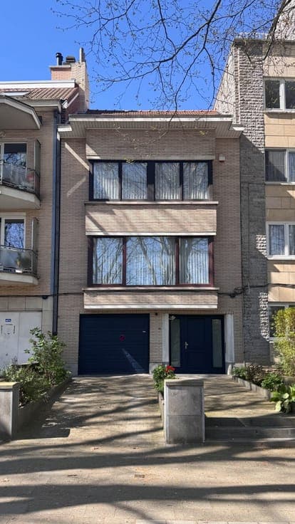 Move-in ready house of approximately 214 m² with garage and