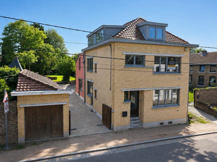 4-Bedroom House with Garden and Garage – 185 m²