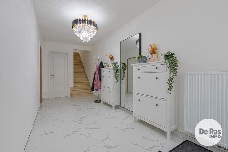 AALST - Volledig gerenoveerde woning - 6 slpks - 2 badkms.