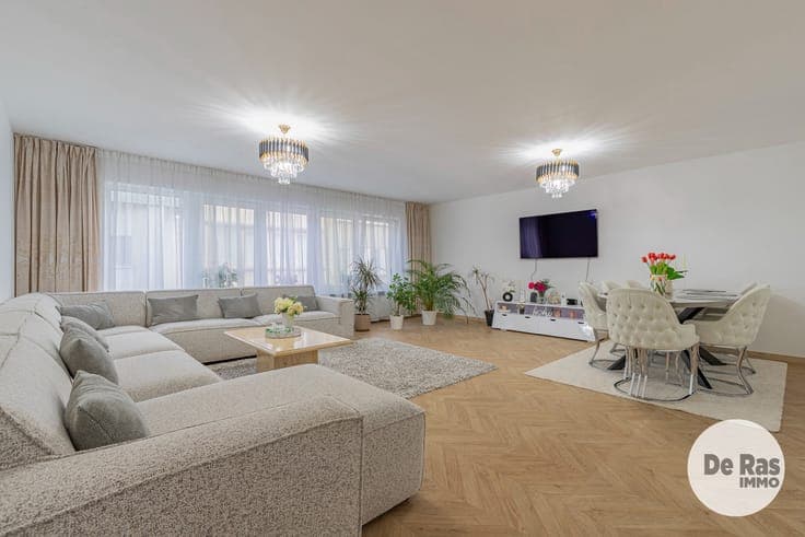 AALST - Volledig gerenoveerde woning - 6 slpks - 2 badkms.