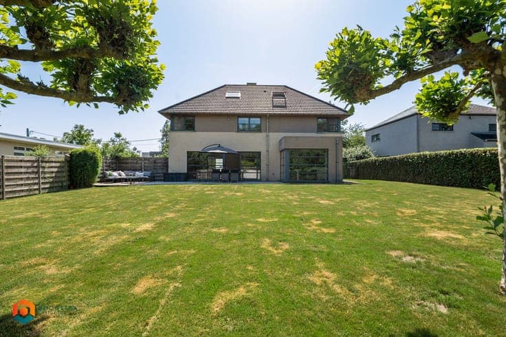 Zeer ruime energiezuinige villa in doodlopende straat met...