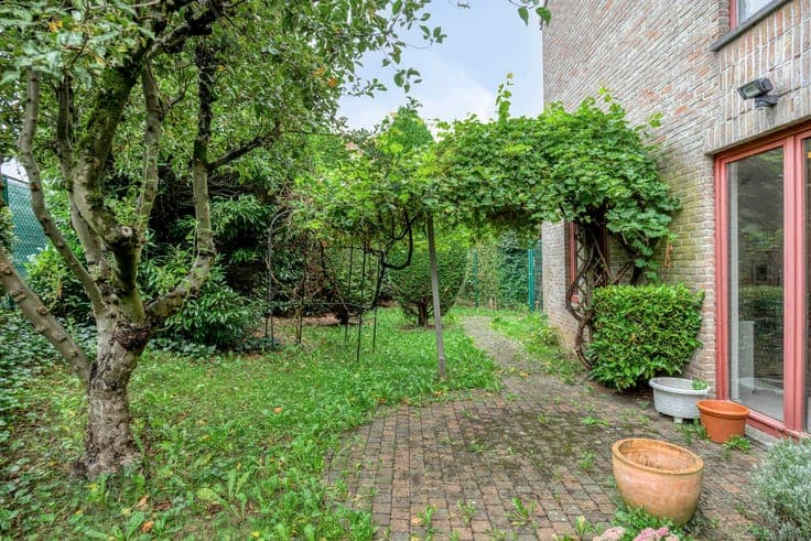 Semi-detached family home, 5 bedrooms in Dilbeek