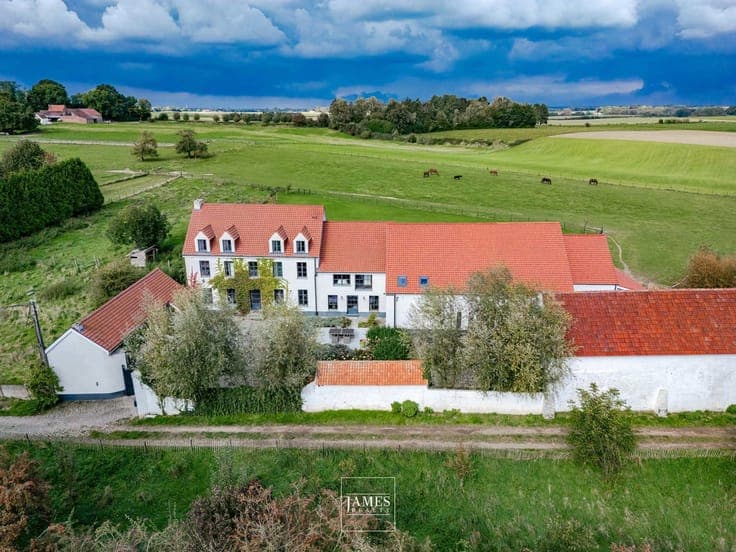 Plancenoit: 1.5 hectare property with building land