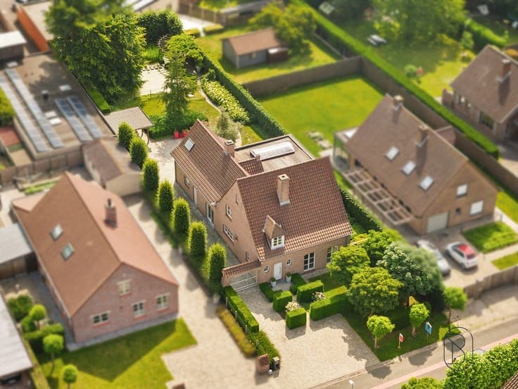 Exclusive property with a beautiful garden in Wielsbeke