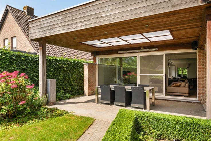 Exclusive property with a beautiful garden in Wielsbeke