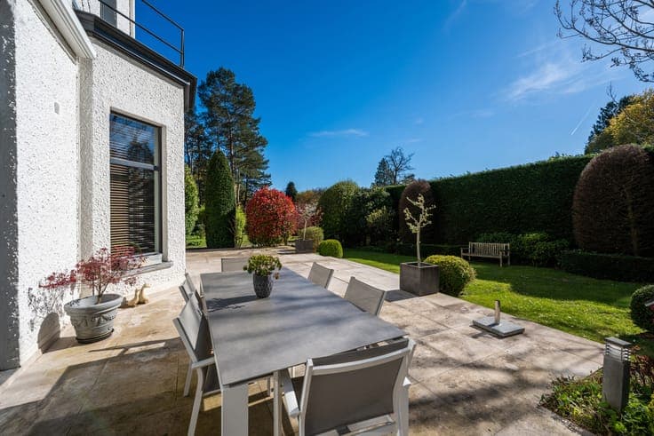 Stunning 5BR/3BA villa + home office & building plot