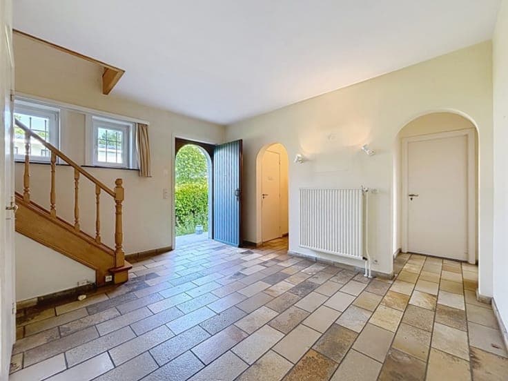 Superb bright and spacious family villa. Open view - South