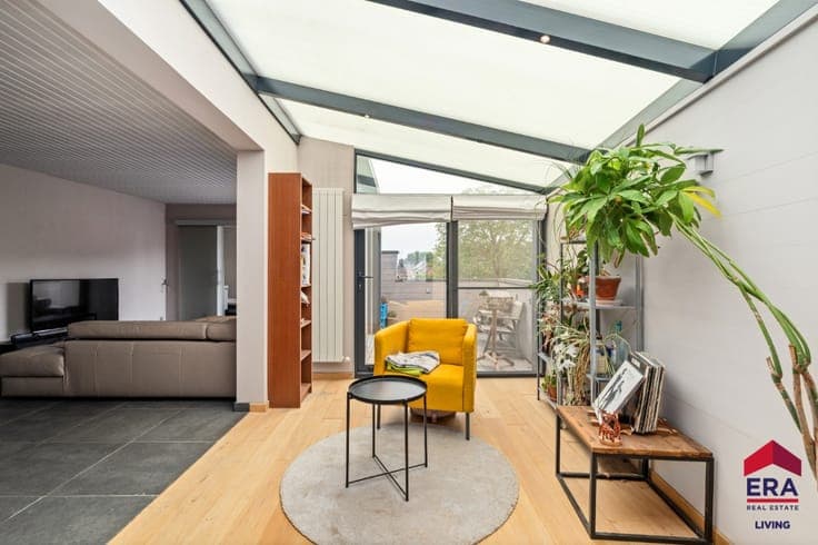 Versatile home (272 m²) with commercial space in Erembodegem