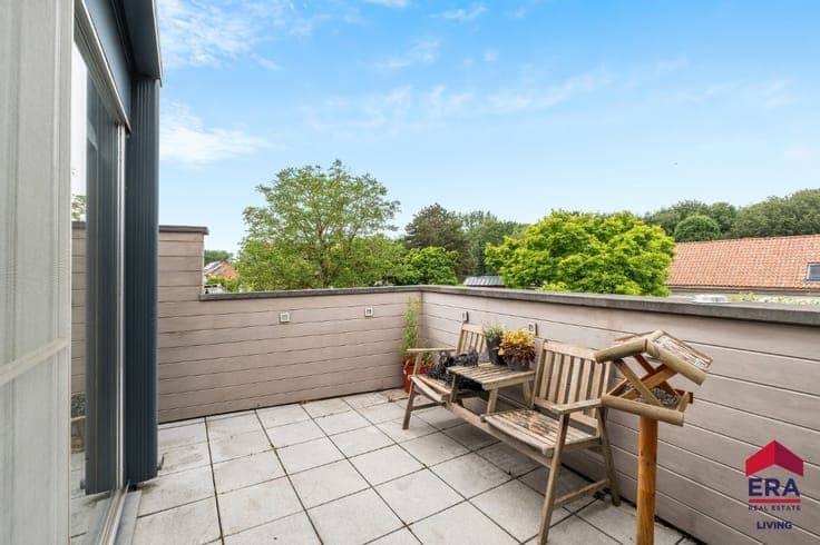 Versatile home (272 m²) with commercial space in Erembodegem