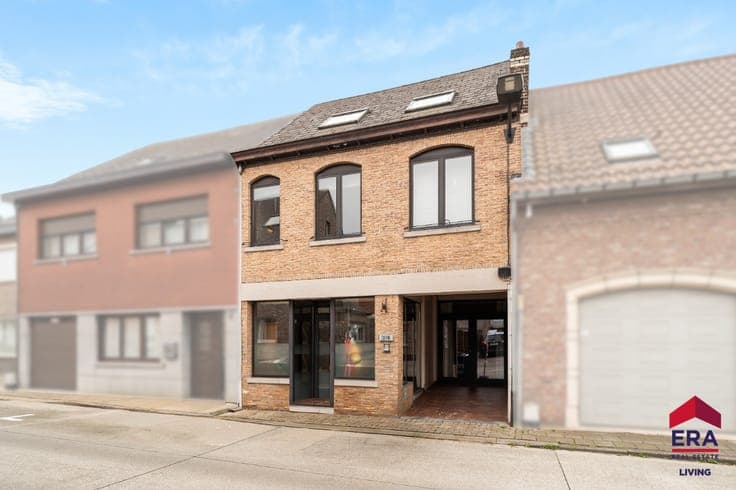 Versatile home (272 m²) with commercial space in Erembodegem
