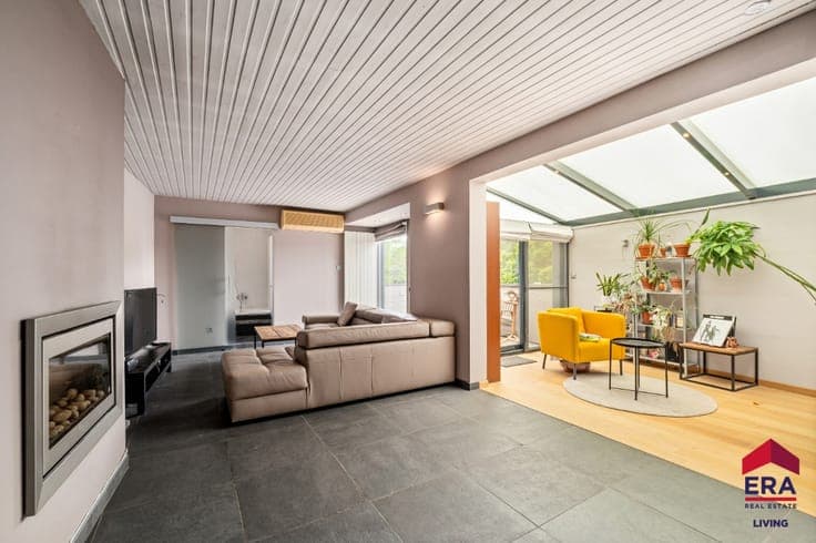 Versatile home (272 m²) with commercial space in Erembodegem
