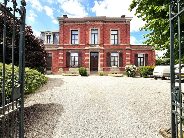 Elegant Manor House in the Heart of the Hauts-Pays