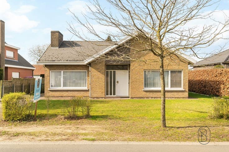 spacious and quietly located single-storey family home