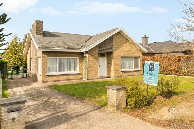spacious and quietly located single-storey family home