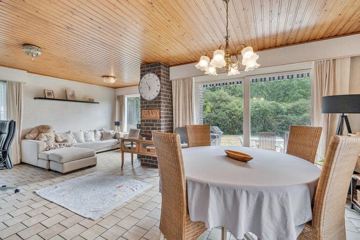 Gelijkvloerse woning met 4 slpks met veel potentieel en e...