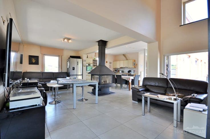 Zeer ruime woning op prachtig perceel te Ronse!